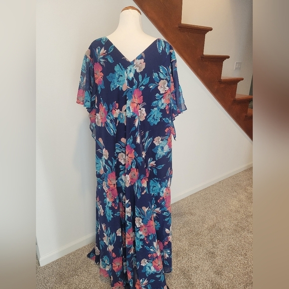 Catherine's Dress Size 5X Floral Midi - Picture 3 of 6